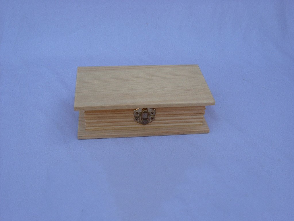 Long flat rectangular wooden box with reeded fluted side panels and small latch