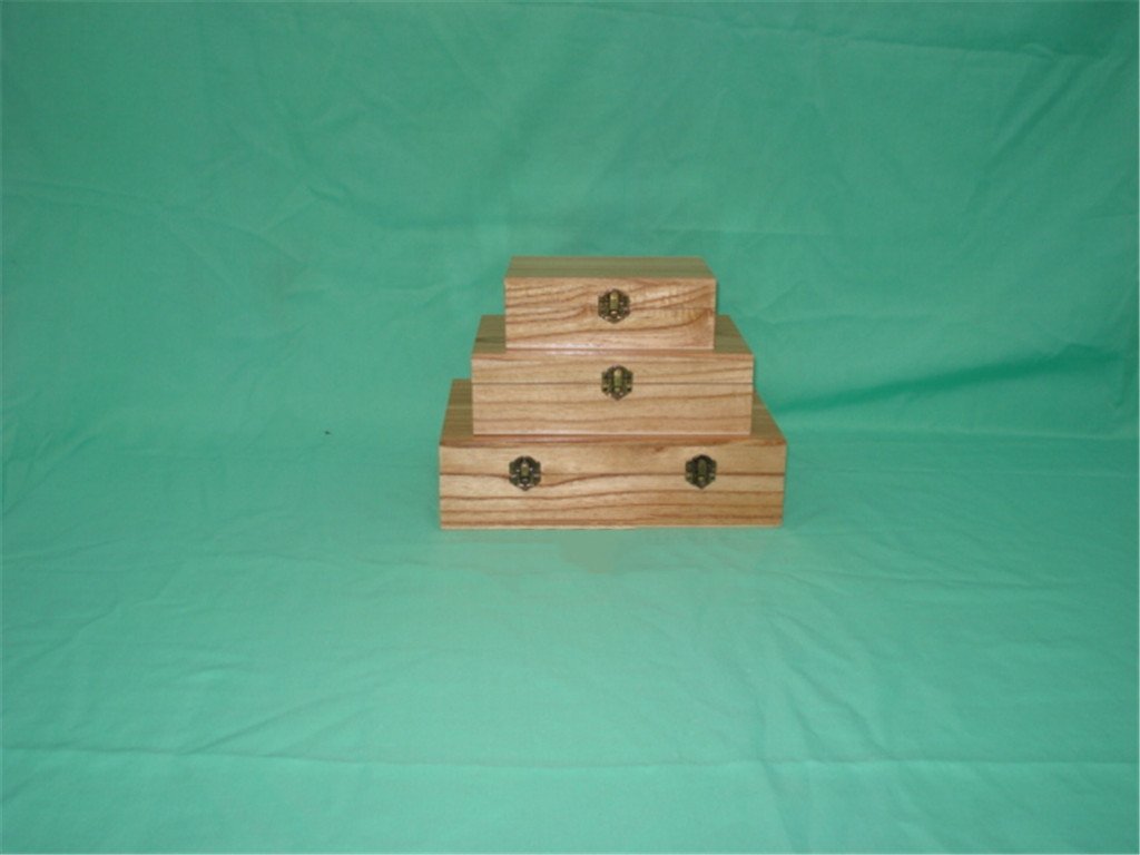 Three-tier stepped rectangular wooden box set in natural pine with brass clasps