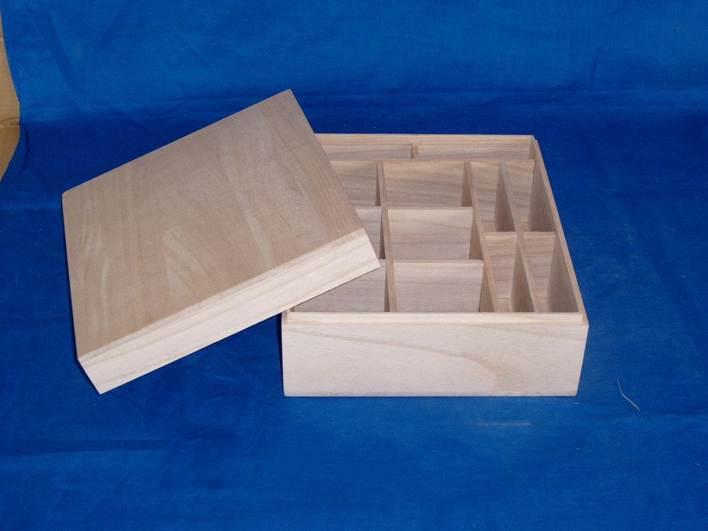 Open natural-pine tea / condiment box with internal wood grid dividers and removable lid