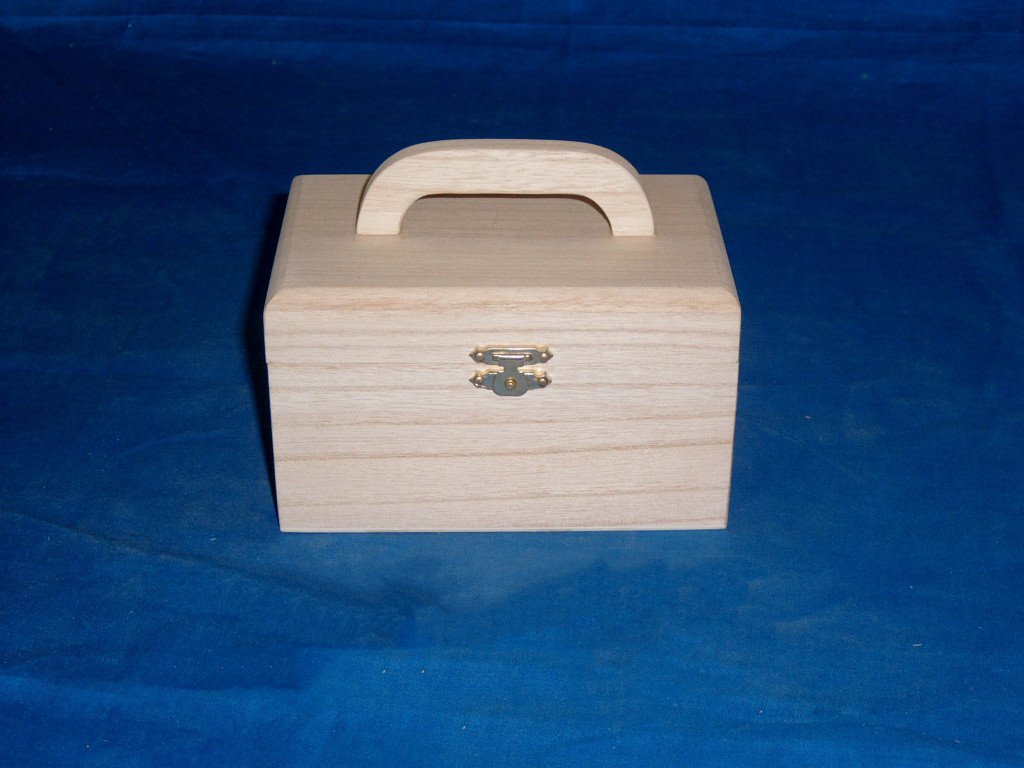 Natural-pine small chest-style box with arched top handle and small brass latch