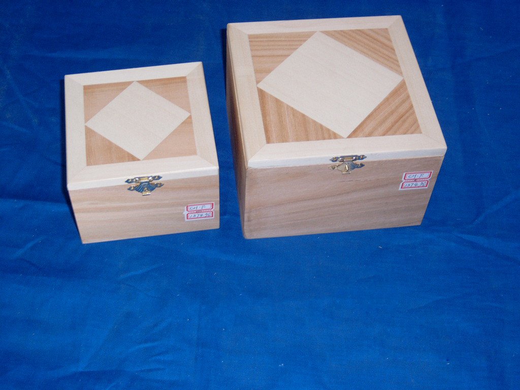 Set of two natural-pine wooden boxes with diamond inlay on lids and gold-tone latches