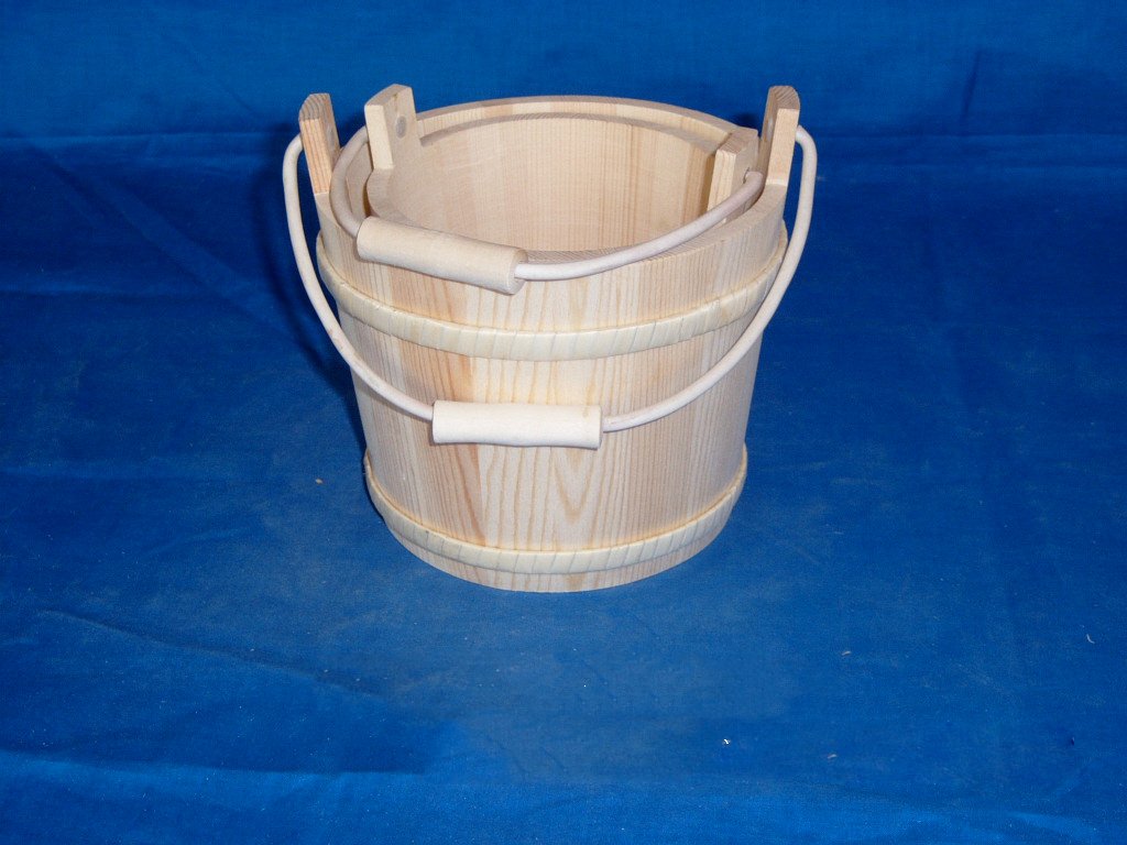 Round natural-pine wooden pail flower pot with metal handle and bands