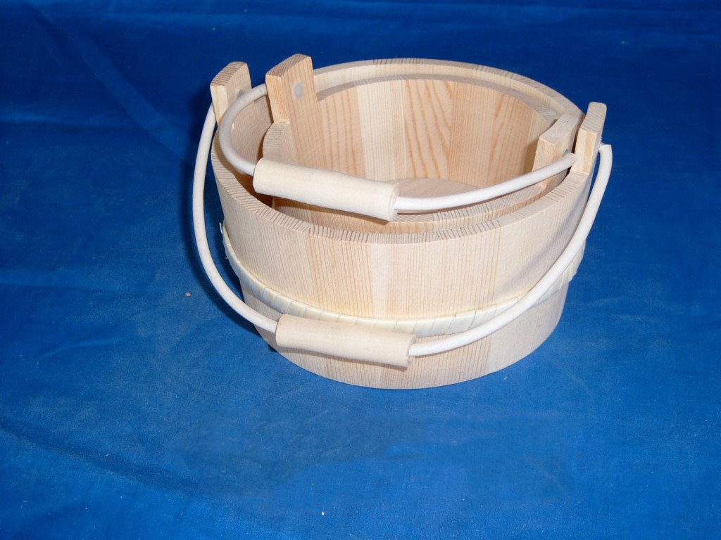 Round natural-pine wooden bucket flower pot with metal handle and metal bands