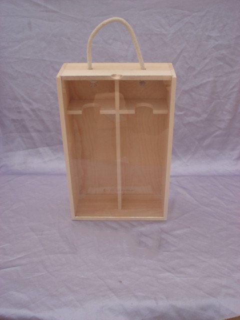 Open natural-pine two-bottle wooden wine carrier with rope top handle, internal cross divider and bottle neck cutouts