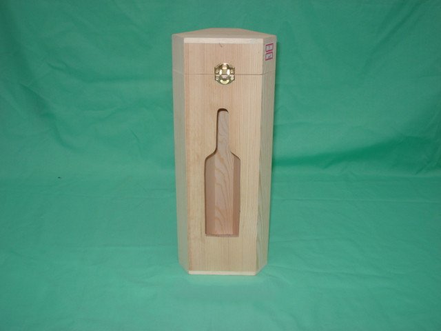 Tall single-bottle natural-pine wooden wine box with bevelled hexagonal top, bottle-shaped window on the front and brass latch